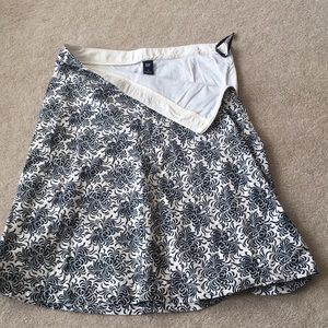 Gap skirt